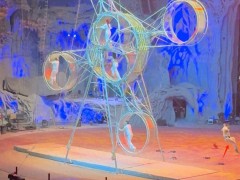 广州长隆大马戏一杂技项目表演时演员不慎摔落，剧院：其已就医，无大碍